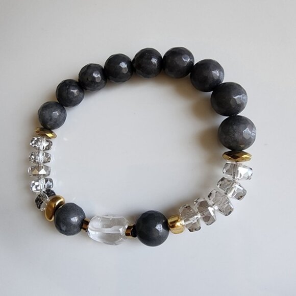 Elegant Black and Gold Beaded Bracelet - Picture 2 of 3